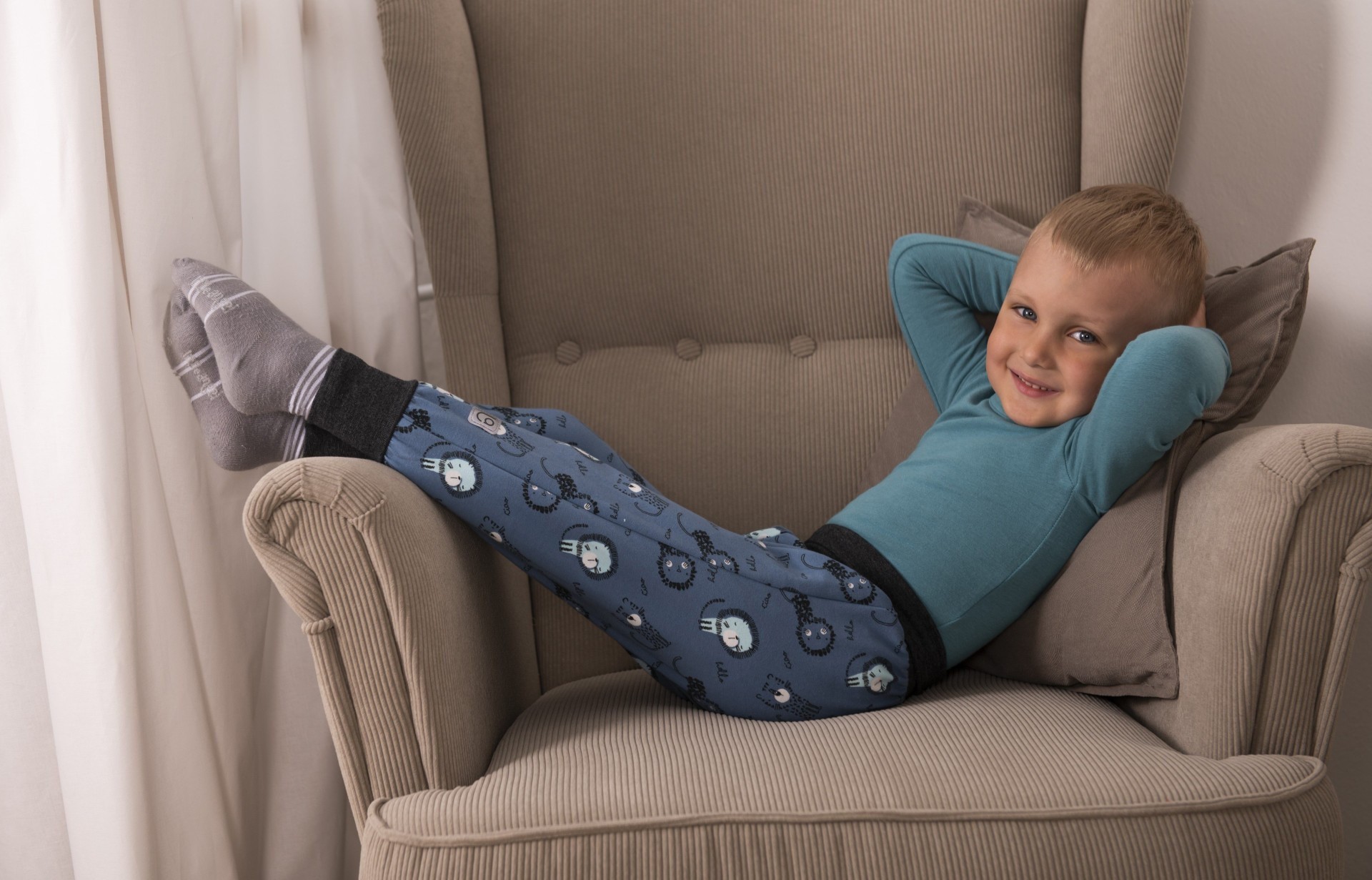 LITTLE ANGEL Tepláky - denim lvíčci