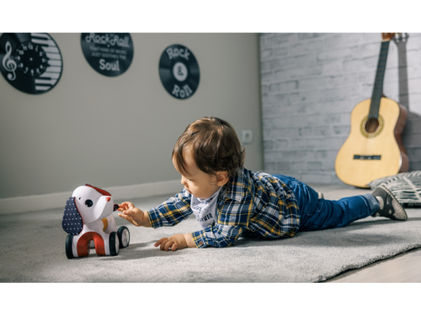 TINY LOVE Pejsek jezdicí Charlie Tiny Rockers