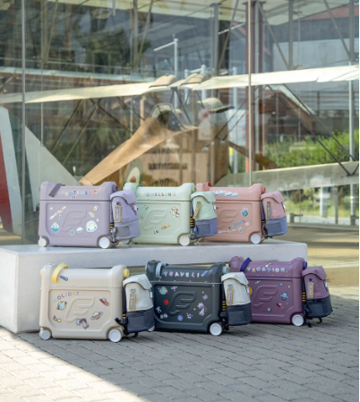 STOKKE® JetKids™ BedBox® set s batohem