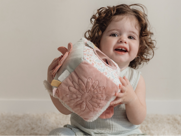 LITTLE DUTCH Kostka textilní s aktivitami králíček Miffy