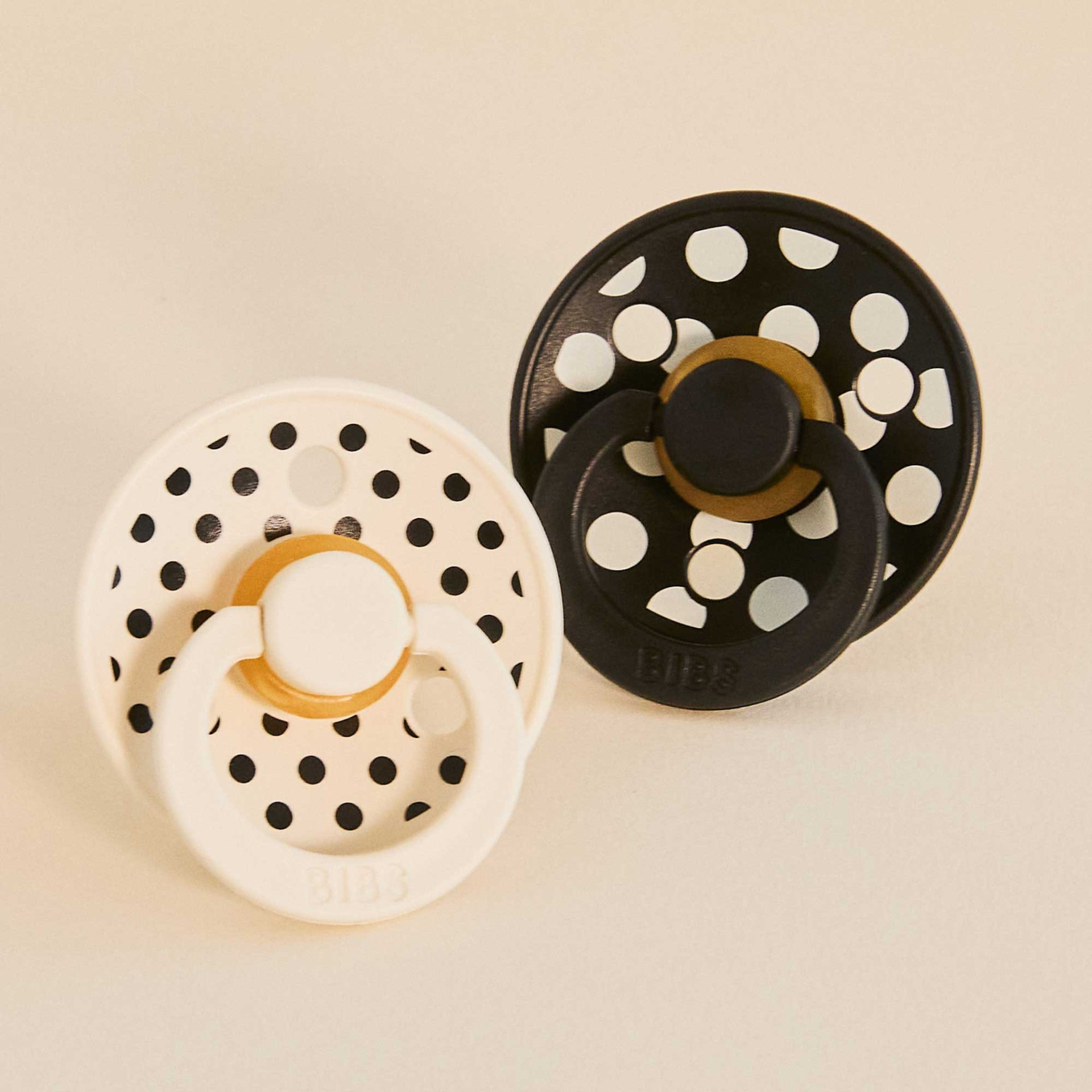 BIBS STUDIO Colour Polka dudlíky z přírodního kaučuku 2ks - vel. 1