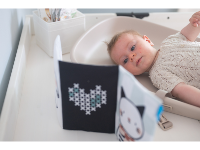 TAF TOYF Přebalovací podložka Sensory Tales