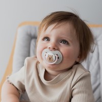 LOVI Dudlík svítící silikonový dynamický CAPICHILL 6-18m 2ks