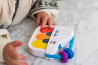 BABY EINSTEIN Hračka dřevěná hudební mini klavír Magic Touch HAPE 3m+