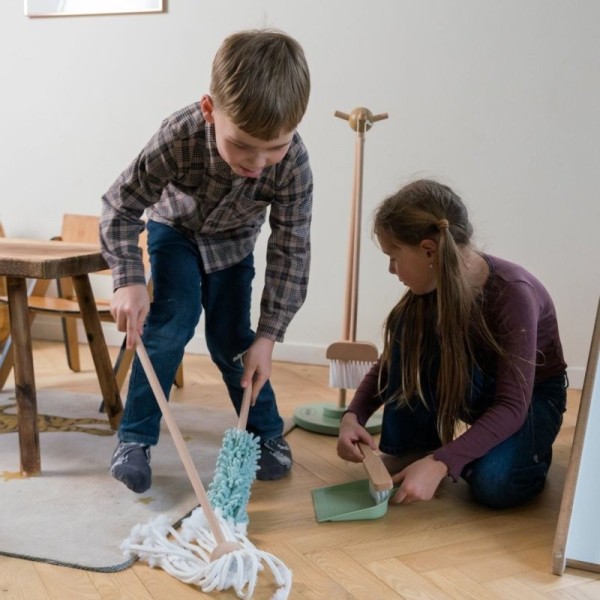 DANTOY Playful Wood dřevěná sada na úklid 6ks 36m+