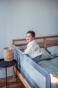 MOMI LEXI XL Zábrana na postel