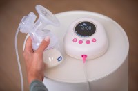 CHICCO Odsávačka mateřského mléka elektronická Single pink