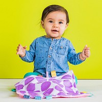 Dečka mazlící  na C kroužku Little Taggies palmy 0m+