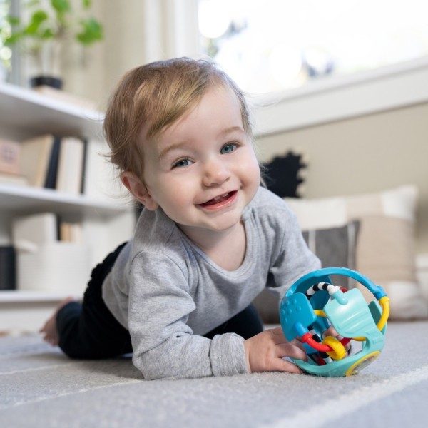BABY EINSTEIN Hračka senzorický míč s kousátkem Rattle & Sense™ 3m+