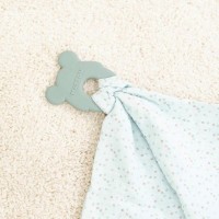 NATTOU Kousátko silikonové bez BPA s bavlněnou dečkou 28 x 28 cm