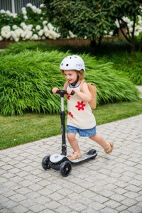 MOMI Koloběžka MoMi SAN