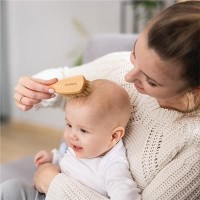 BABYONO Kartáč na vlasy s přírodními štětinkami medium 0m+