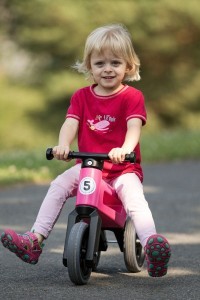 Odrážedlo FUNNY WHEELS Rider Sport modré 2v1, výška sedla 28/30cm nosnost 25kg 18m+ v sáčku