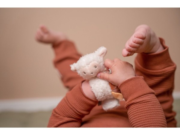 LITTLE DUTCH Chrastítko na ruku ovečka Farma