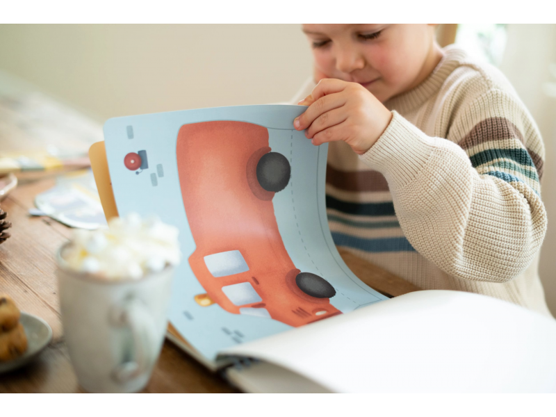 LITTLE DUTCH Kniha s vystřihovacími auty Jim