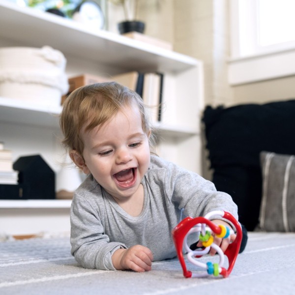 BABY EINSTEIN Hračka míček senzorický Slide & Swirl™ 0m+