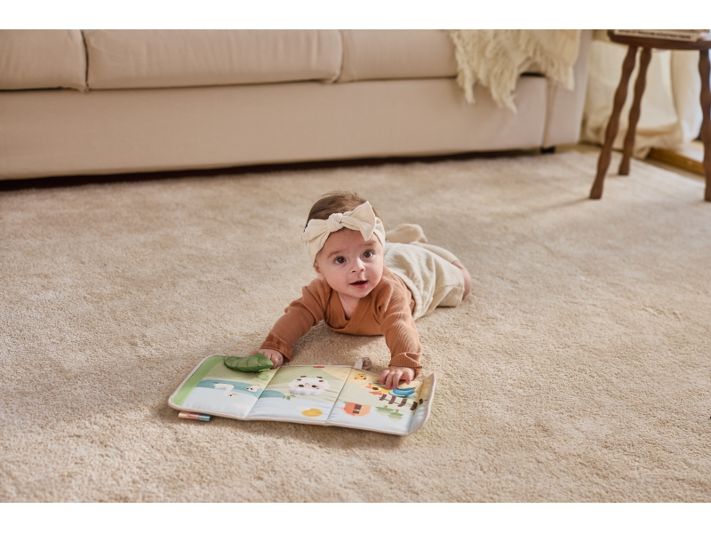 TINY LOVE Knížka s aktivitami pro hru na bříšku Farmers Funday