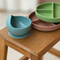 PETITE&MARS Miska silikonová s přísavkou TAKE&MATCH 6m+