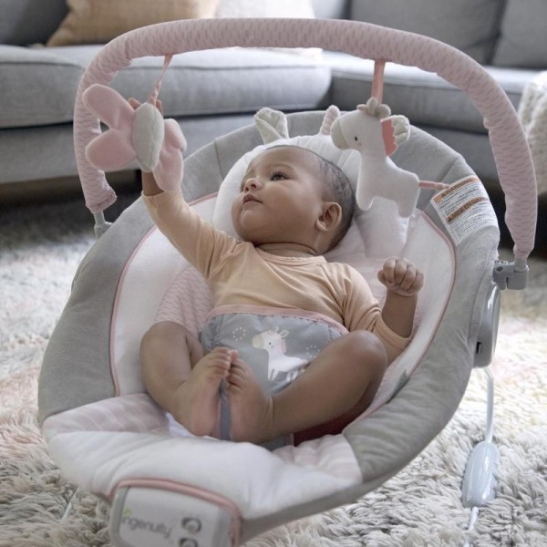 INGENUITY Lehátko vibrující s melodií Flora the Unicorn™ 0 m+, do 9 kg