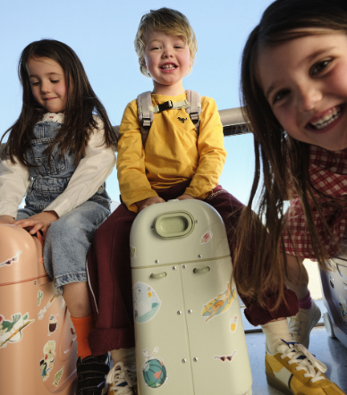 STOKKE® JetKids™ BedBox® set s batohem