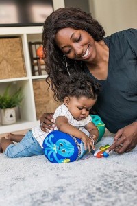 BABY EINSTEIN Polštář podpůrný válec Rhythm of the Reef™ 0 m+