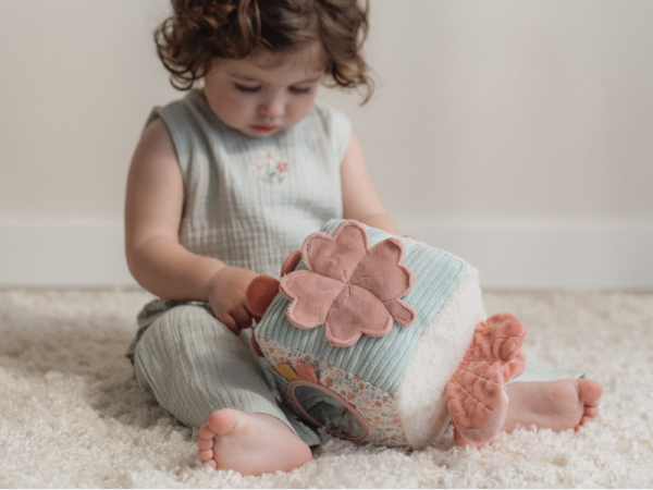 LITTLE DUTCH Kostka textilní s aktivitami králíček Miffy