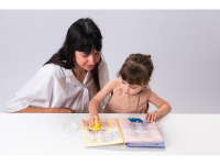 TAF TOYS Kouzelná knížka s malováním vodou