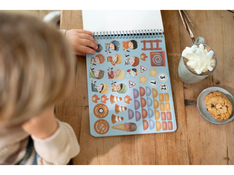 LITTLE DUTCH Kniha s vystřihovacími auty Jim