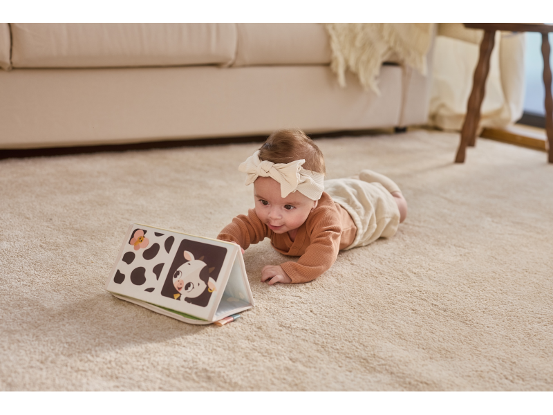 TINY LOVE Knížka s aktivitami pro hru na bříšku Farmers Funday