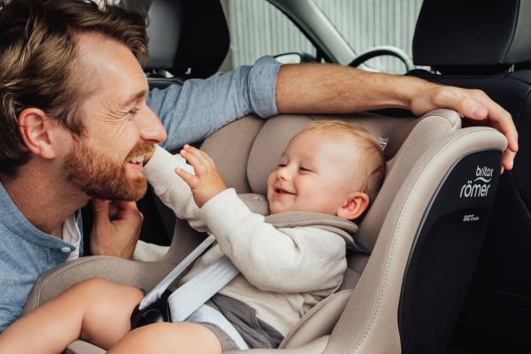 BRITAX RÖMER Autosedačka Dualfix 5Z  61-105cm