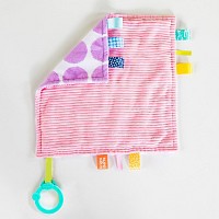 Dečka mazlící  na C kroužku Little Taggies palmy 0m+