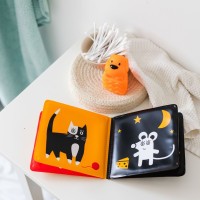 CANPOL BABIES Měkká knížka pískací SENSORY TOYS