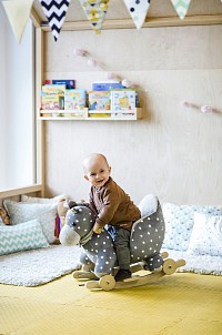 KINDERKRAFT Houpačka s melodií koník gray