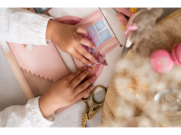 LITTLE DUTCH Knížka se samolepkami Dům Rosa