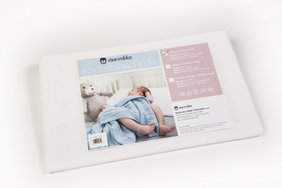 Polohovací klín Maceshka do postýlky