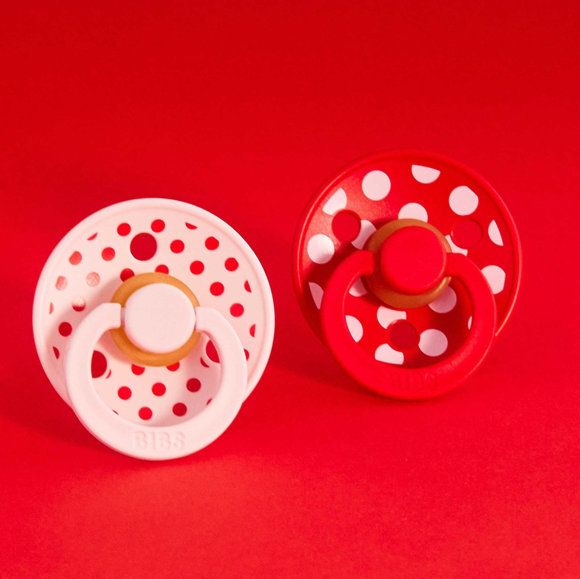 BIBS STUDIO Colour Polka anatomické dudlíky z přírodního kaučuku 2ks - vel. 1