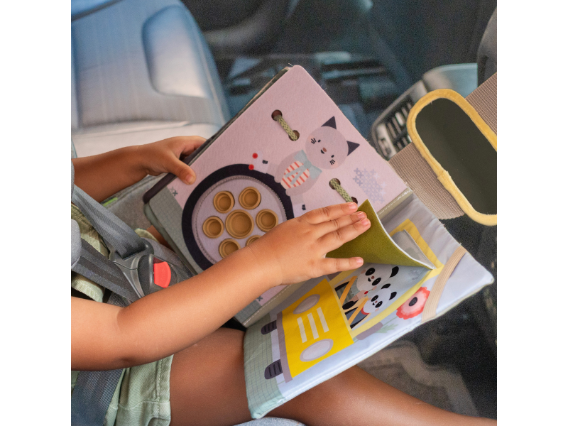 TAF TOYS Knížka s aktivitami do auta Busy Book