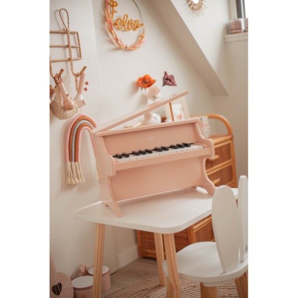Label Label Dřevěné piano