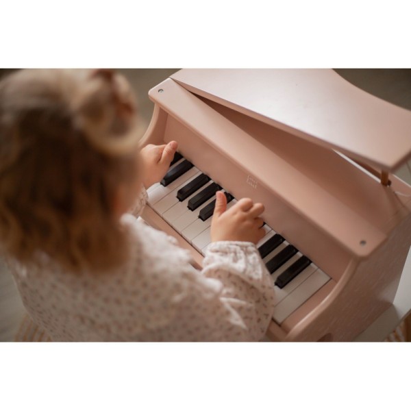 Label Label Dřevěné piano