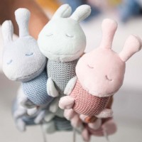 NATTOU Hračka housenka edukační 4 aktivity Lapidou pink