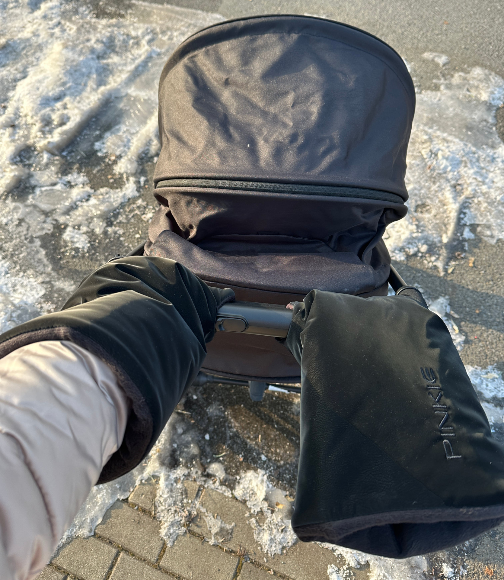 PINKIE rukavice na kočárek Dark Black