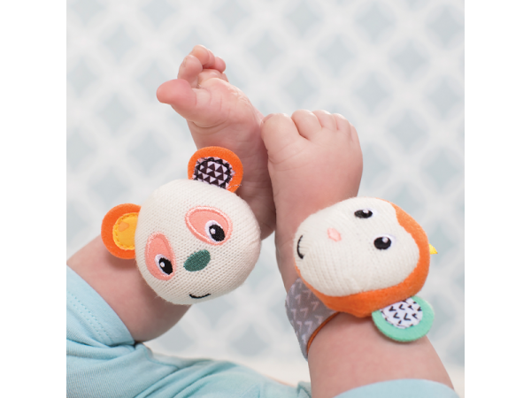 INFANTINO Chrastítka na ruku Opička & Panda