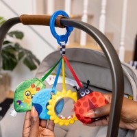 BABY EINSTEIN Hračka senzorická na C kroužku Touch of Nature™ 0m+