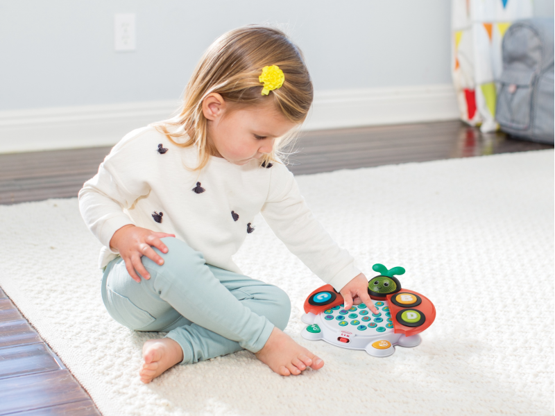 INFANTINO Hudební beruška Alphabet & Colors