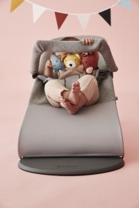 Lehátko Bouncer Bliss Light Grey 3D Jersey s hračkou textilní Soft friends