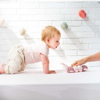 NATTOU Hračka housenka edukační 4 aktivity Lapidou pink