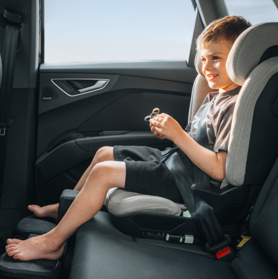 THULE Autosedačka i-Size s vysokým opěradlem Palm (100-150 cm)