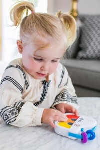 BABY EINSTEIN Hračka dřevěná hudební mini klavír Magic Touch HAPE 3m+