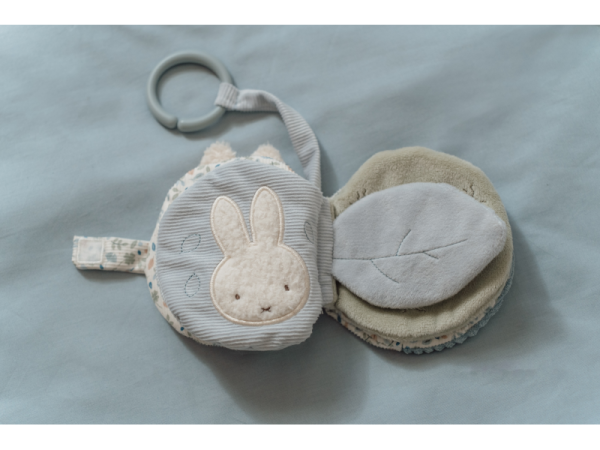 LITTLE DUTCH Závěsná textilní knížka králíček Miffy