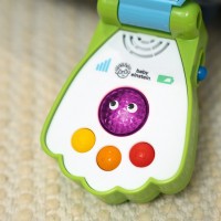 BABY EINSTEIN Hračka hudební telefon Shell Phone™ 6m+